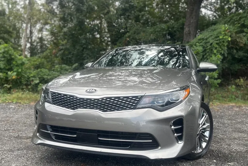 2017 Kia Optima Turbo photo 1