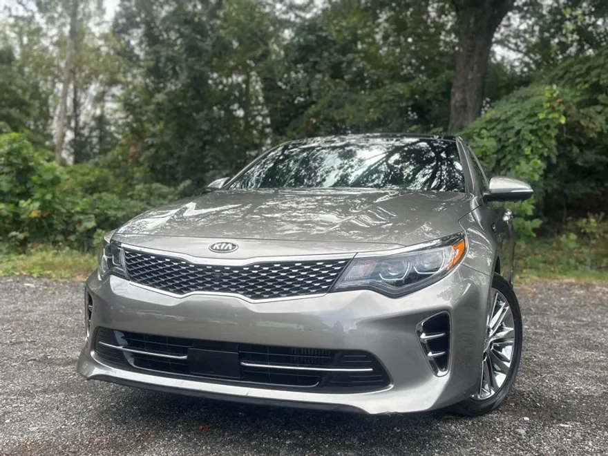 2017 Kia Optima Turbo photo 1