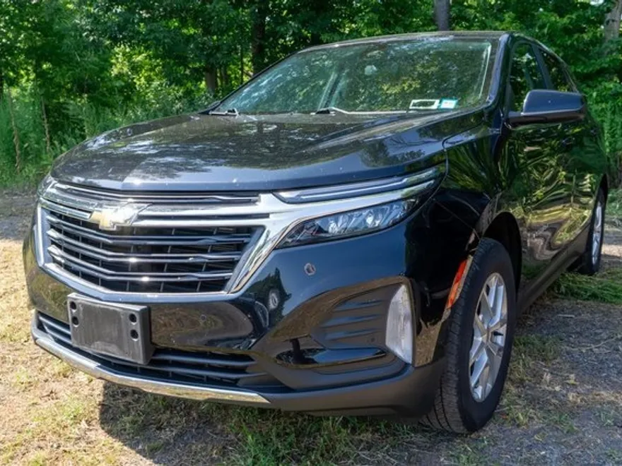 2022 Chevrolet Equinox LT photo 1