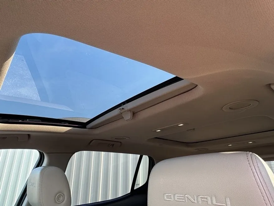 2017 Gmc Acadia Denali photo 1