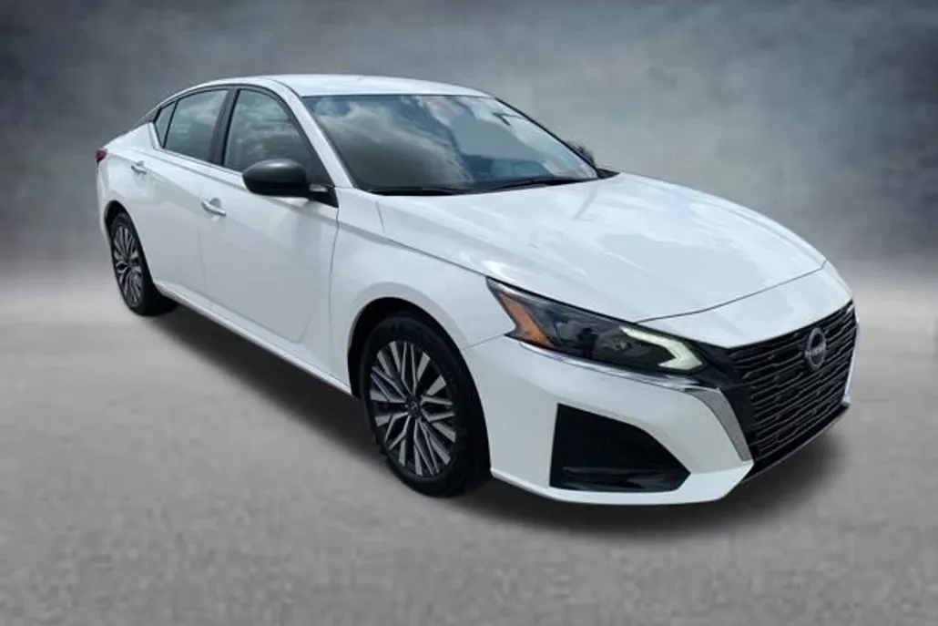 2025 Nissan Altima 2.5 SV photo 1