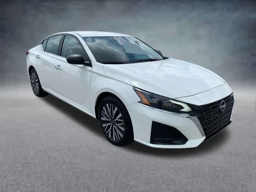 2025 Nissan Altima 2.5 SV photo 1