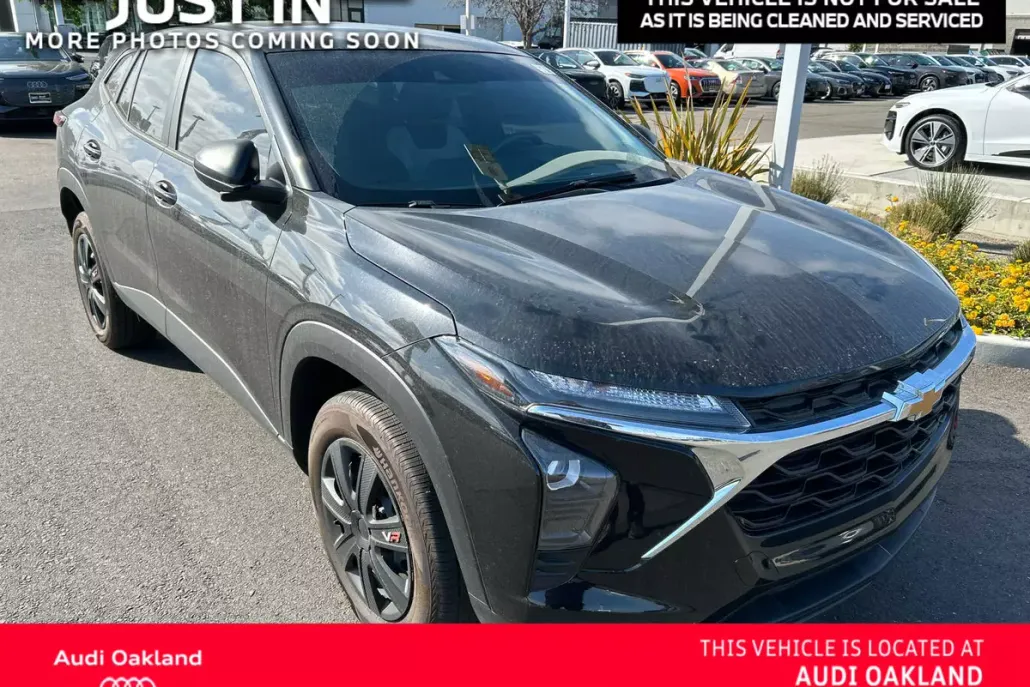 2024 Chevrolet Trax LS photo 1