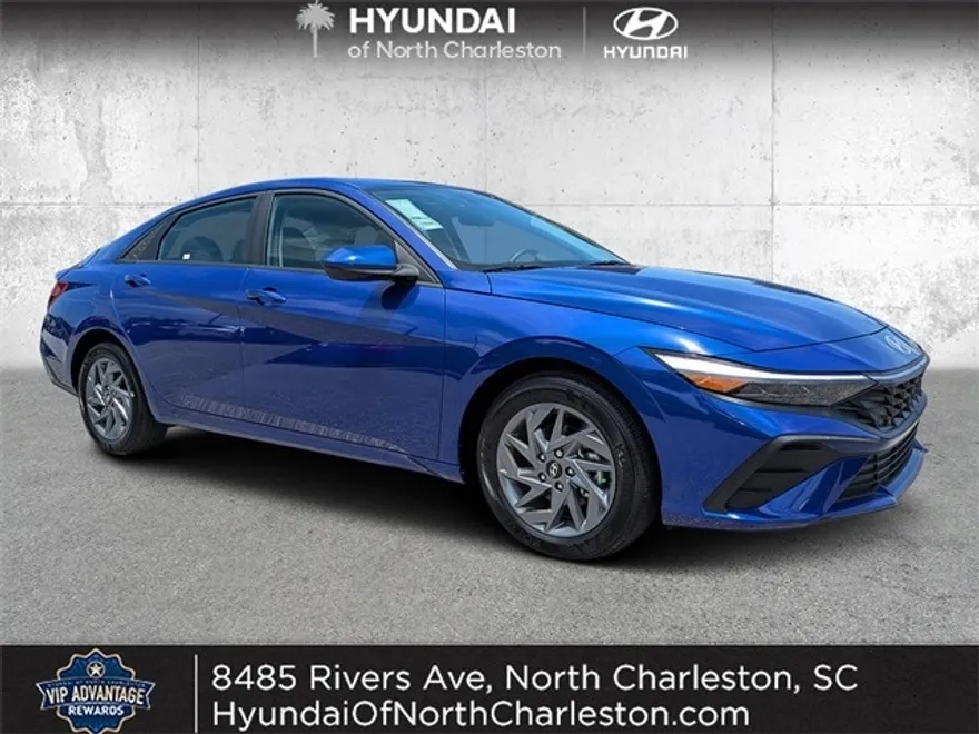 2024 Hyundai Elantra SEL photo 1