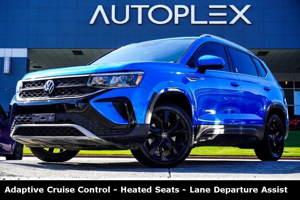 2023 Volkswagen Taos SE photo 1