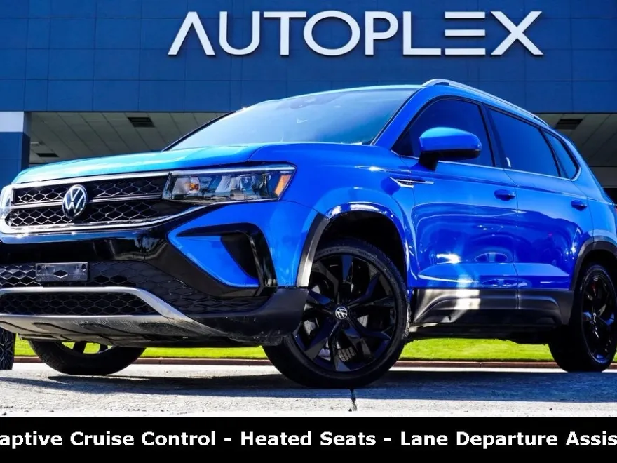 2023 Volkswagen Taos SE photo 1