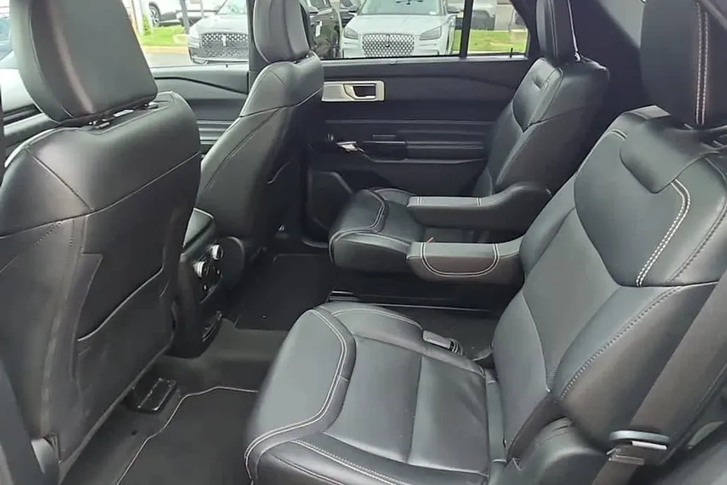 2022 Ford Explorer ST photo 1