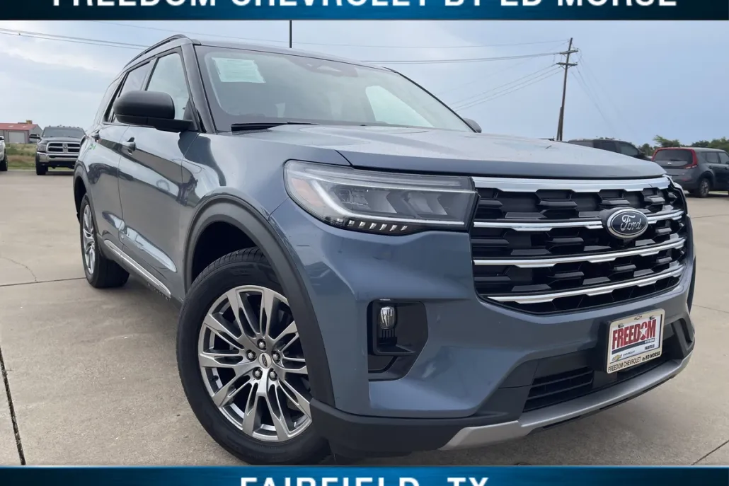2025 Ford Explorer photo 1