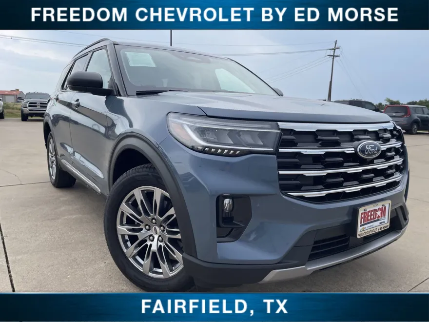 2025 Ford Explorer photo 1