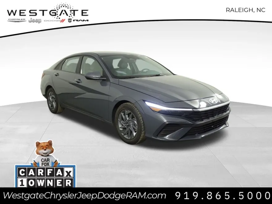 2024 Hyundai Elantra SEL photo 1