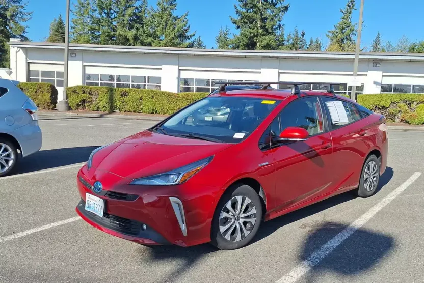 2019 Toyota Prius XLE photo 1