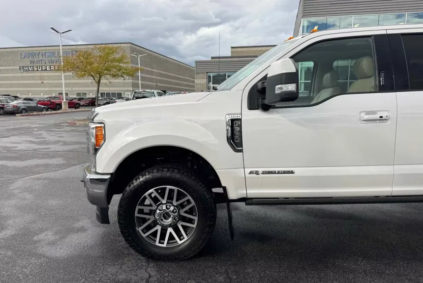 2019 Ford F-350 Lariat photo 1