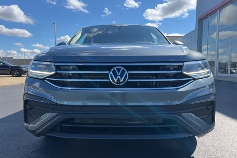 2022 Volkswagen Tiguan SE photo 1