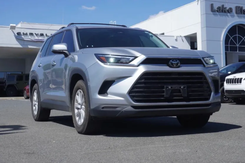 2024 Toyota Grand Highlander Hybrid XLE photo 1