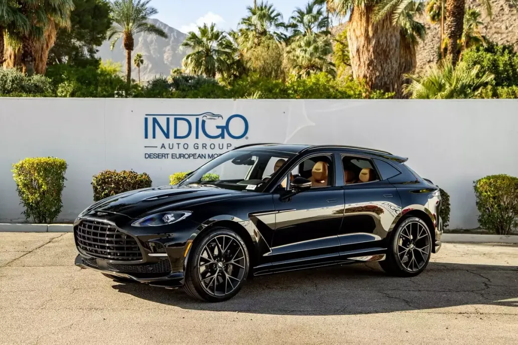 2025 Aston Martin DBX photo 1