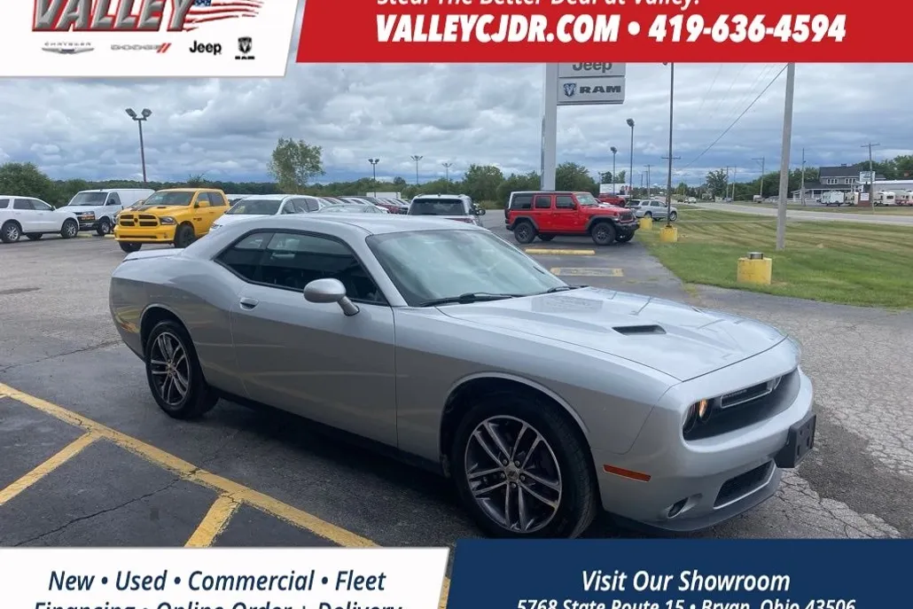 2019 Dodge Challenger SXT photo 1