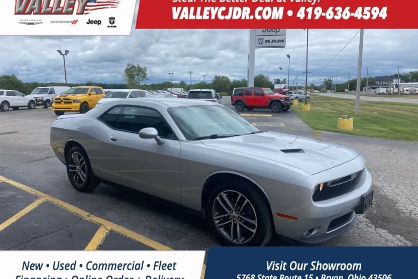2019 Dodge Challenger SXT photo 1
