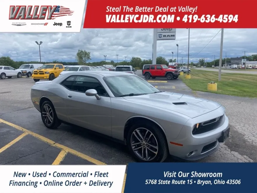 2019 Dodge Challenger SXT photo 1