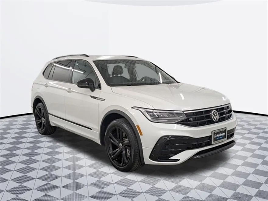 2023 Volkswagen Tiguan SE R-Line Black photo 1