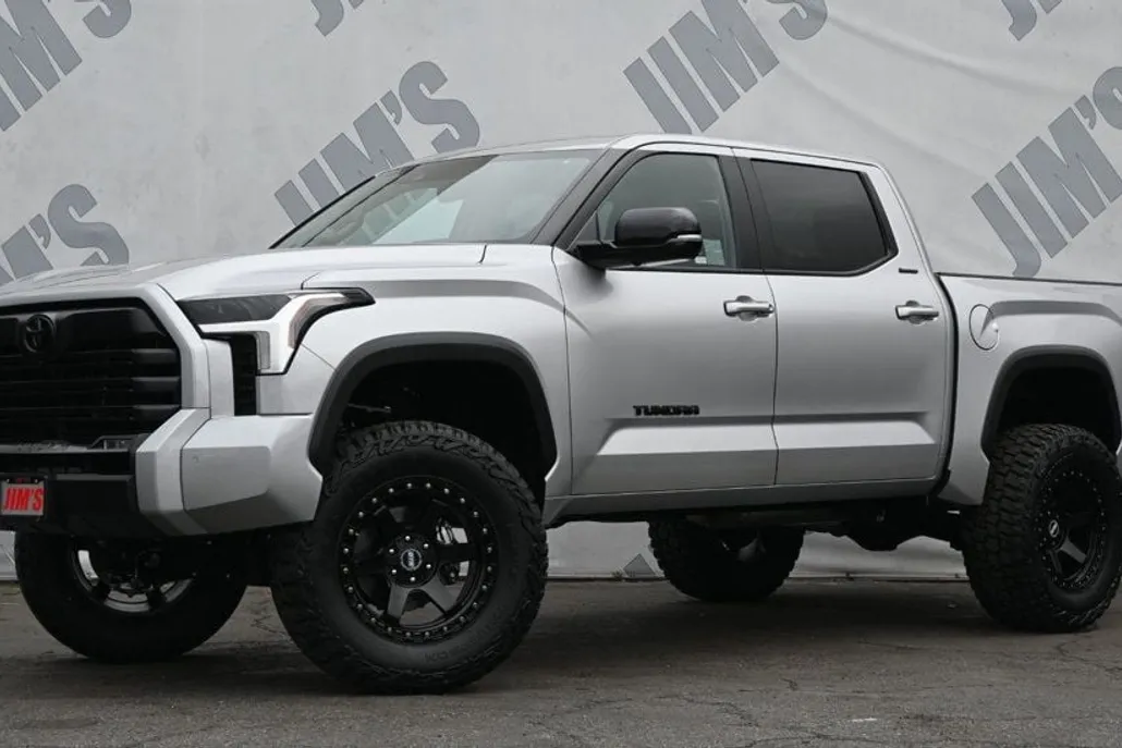 2024 Toyota Tundra photo 1