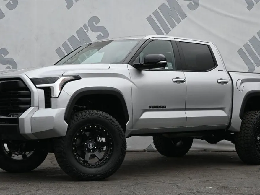 2024 Toyota Tundra photo 1