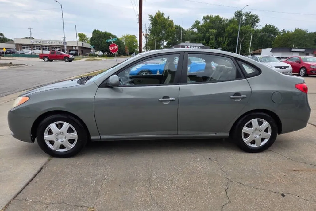 2010 Hyundai Elantra SE photo 1
