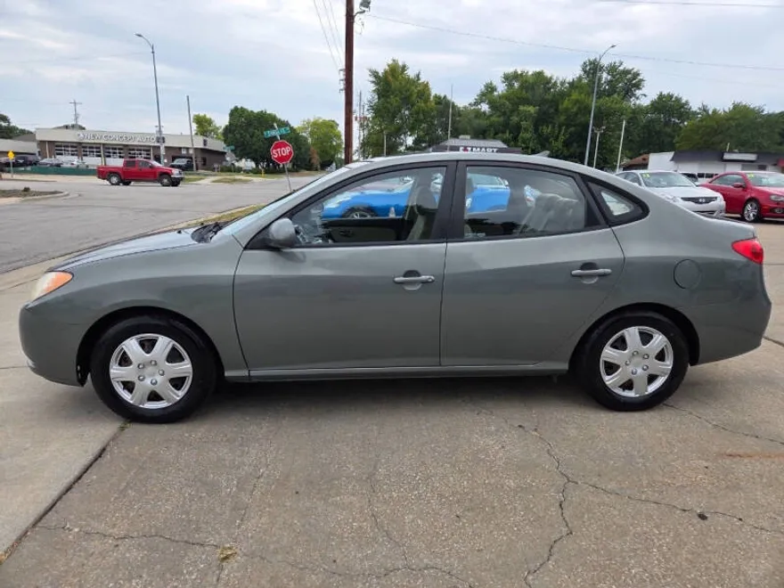 2010 Hyundai Elantra SE photo 1