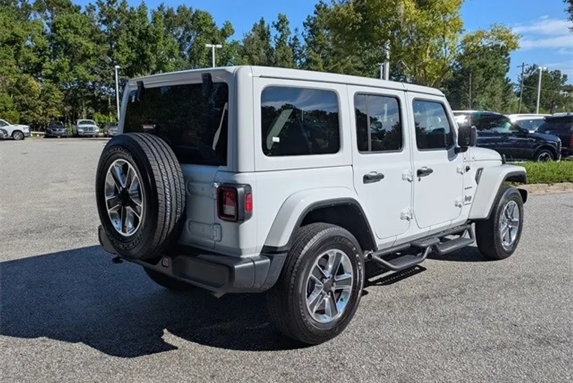 2023 Jeep Wrangler Sahara photo 1