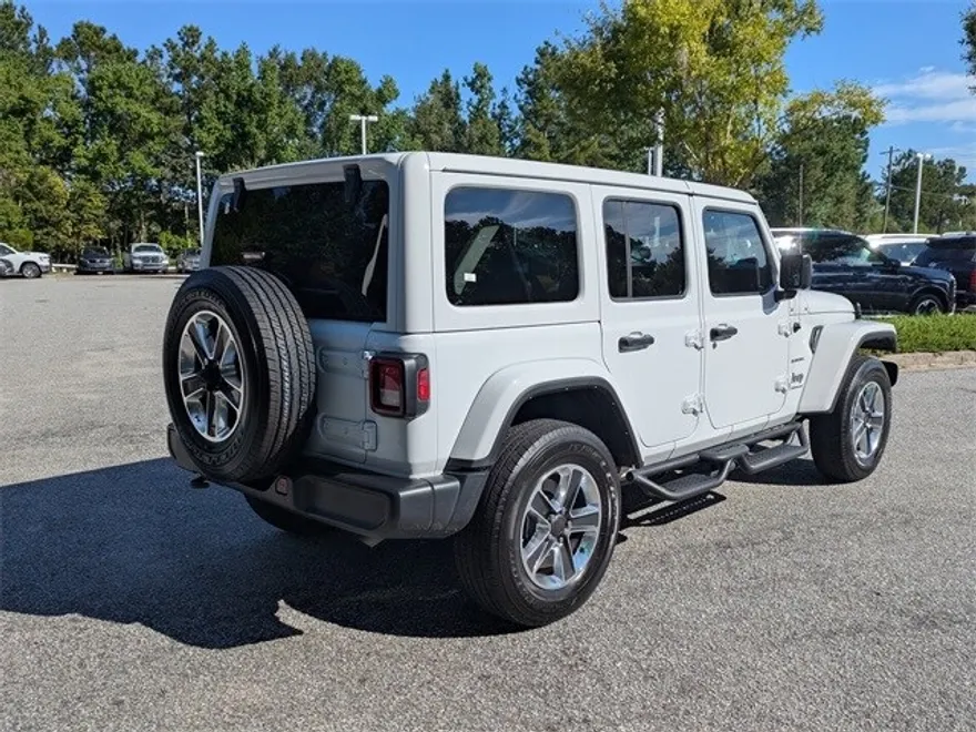 2023 Jeep Wrangler Sahara photo 1