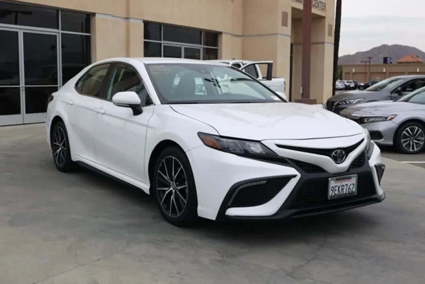 2023 Toyota Camry SE photo 1