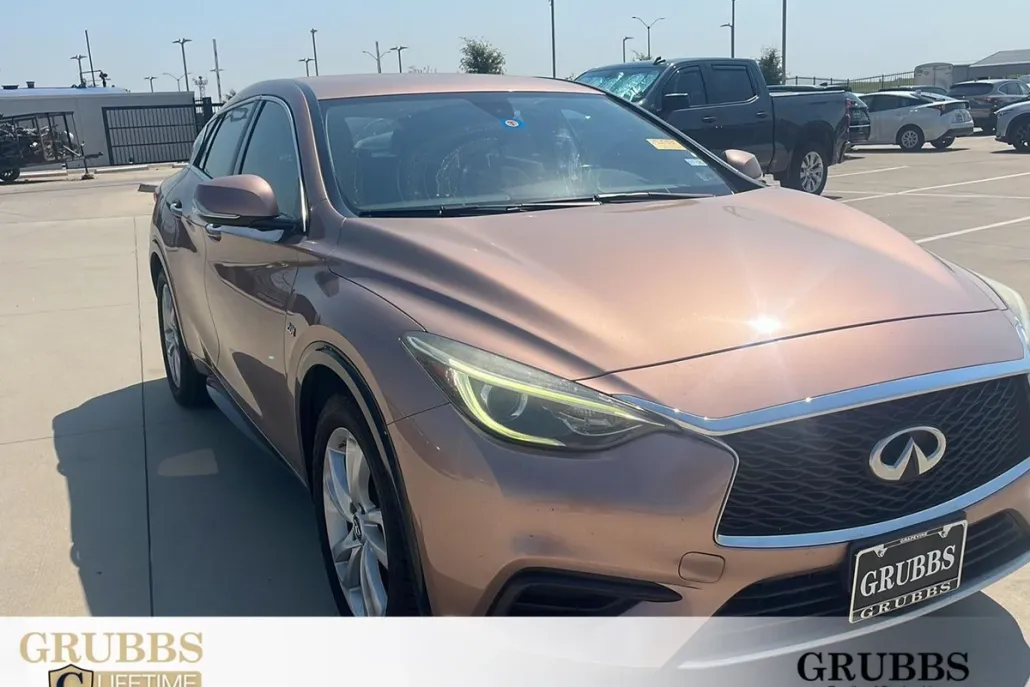2018 Infiniti QX30 Base photo 1