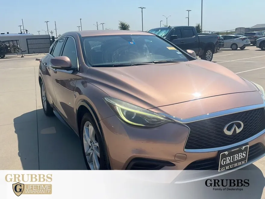 2018 Infiniti QX30 Base photo 1