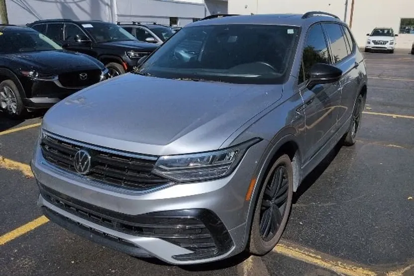 2022 Volkswagen Tiguan SE R-Line Black photo 1