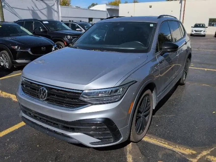 2022 Volkswagen Tiguan SE R-Line Black photo 1