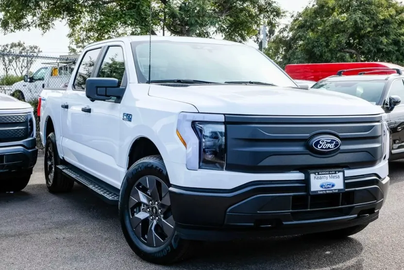2024 Ford F-150 Lightning photo 1