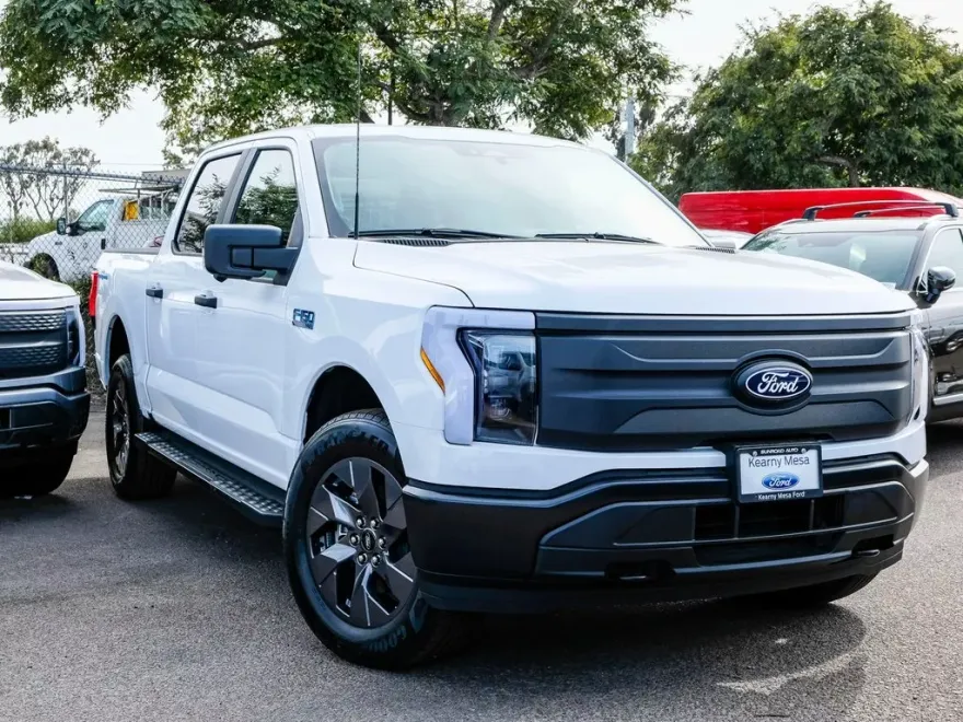 2024 Ford F-150 Lightning photo 1