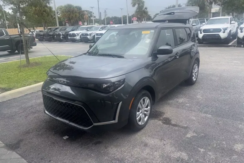 2024 Kia Soul LX photo 1
