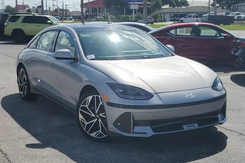 2025 Hyundai Ioniq 6 Limited photo 1