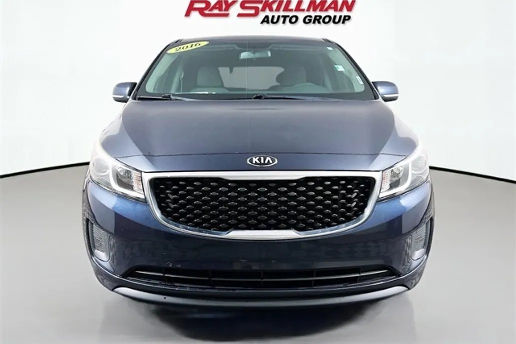 2016 Kia Sedona LX photo 1