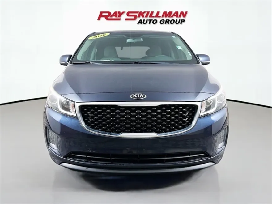 2016 Kia Sedona LX photo 1