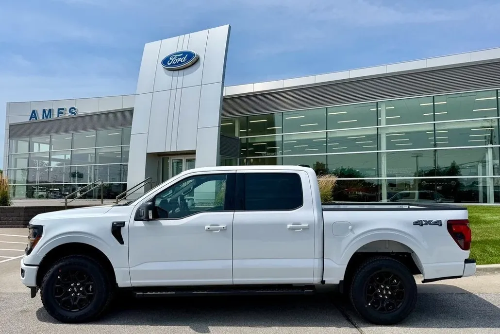 2025 Ford F-150 XLT photo 1