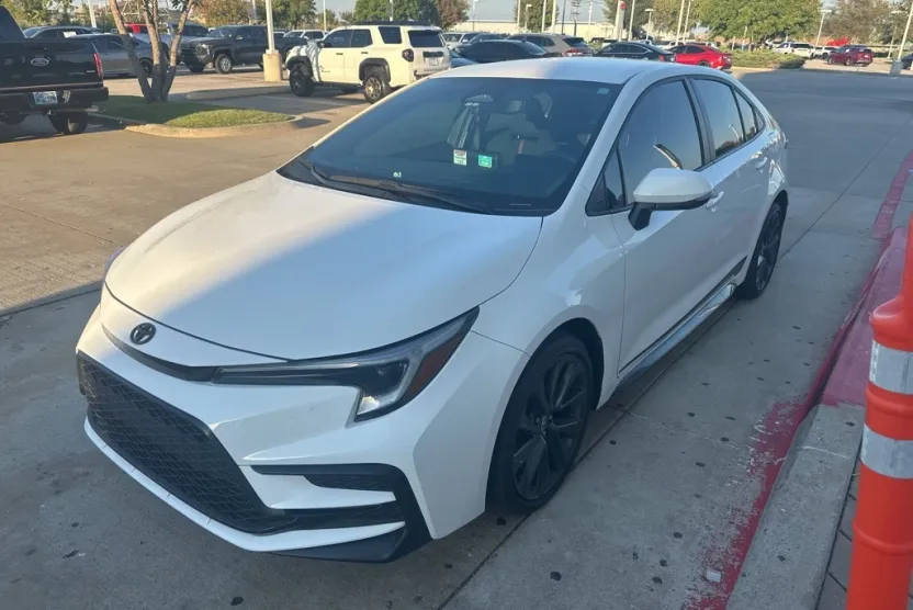 2024 Toyota Corolla SE photo 1
