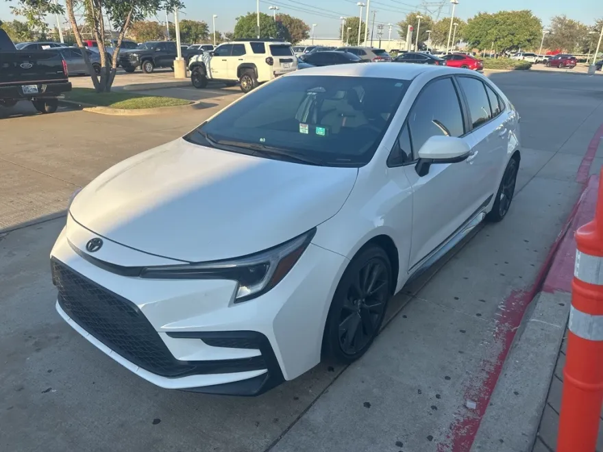 2024 Toyota Corolla SE photo 1