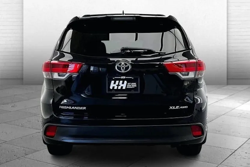 2019 Toyota Highlander SE photo 1