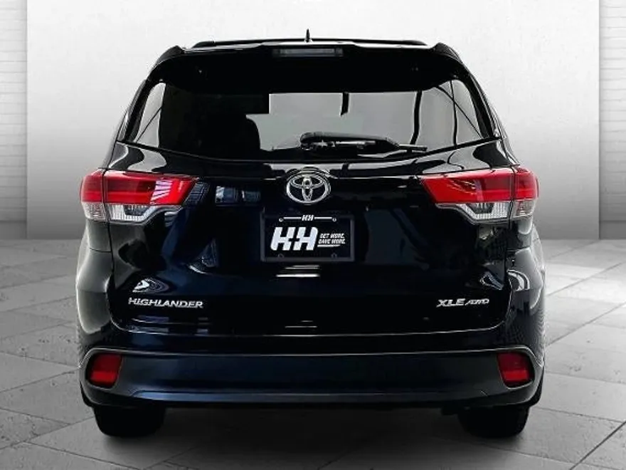 2019 Toyota Highlander XLE photo 1