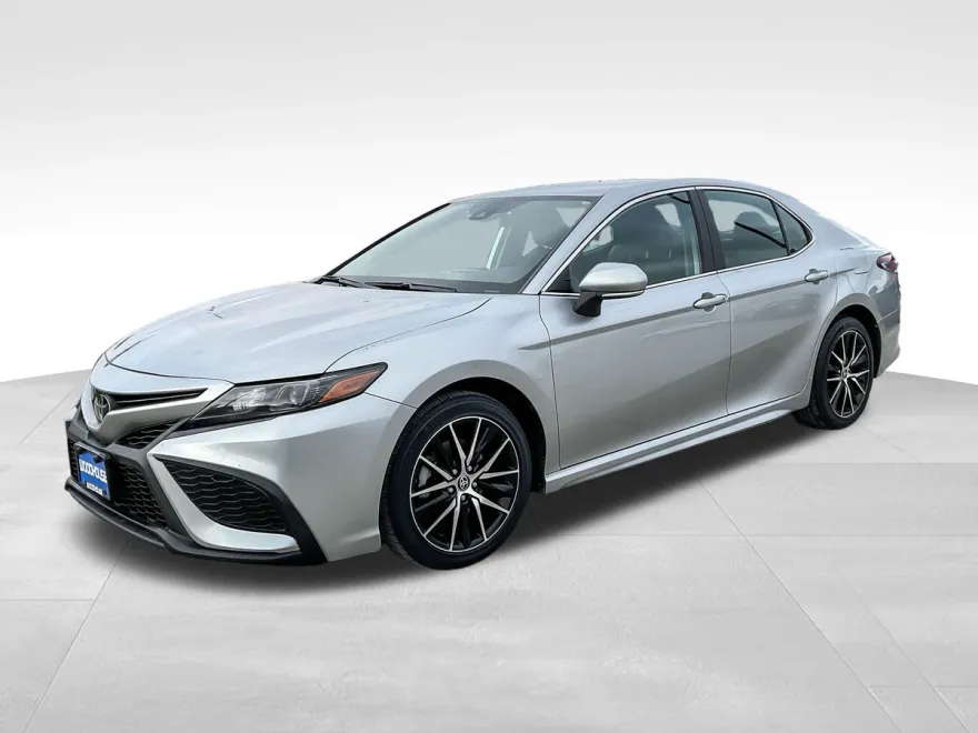 2022 Toyota Camry SE photo 1