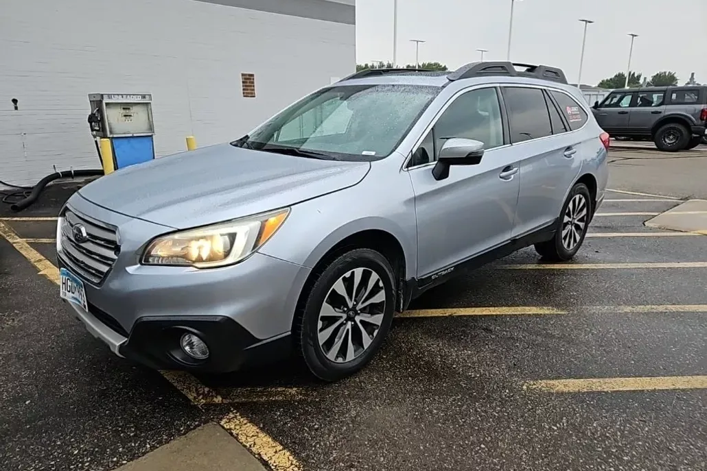2016 Subaru Outback 2.5i Limited photo 1