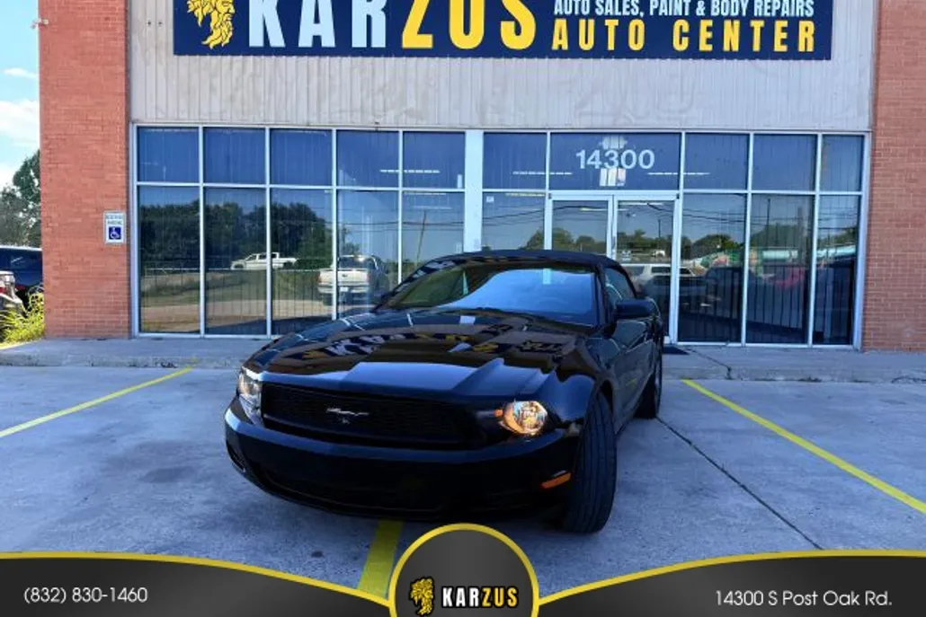 2010 Ford Mustang Convertible photo 1
