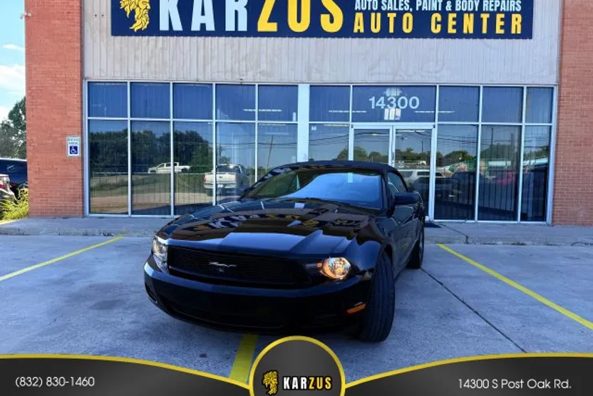 2010 Ford Mustang Convertible photo 1