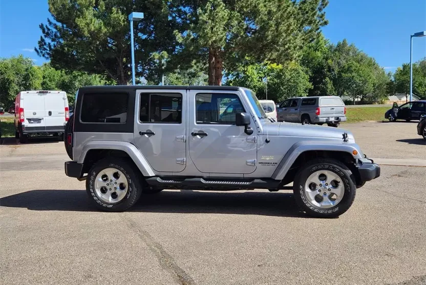 2015 Jeep Wrangler Unlimited Sahara photo 1